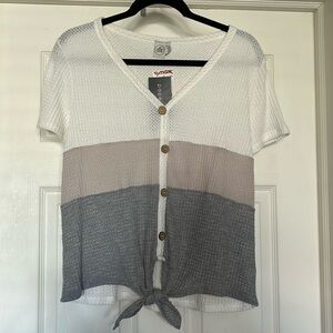 Size Medium buttons for decoration/ don’t open with tie at waist